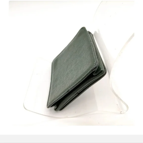 Louis Vuitton LV Coin Purse Portemonnaie Boit in Greens Taiga leather